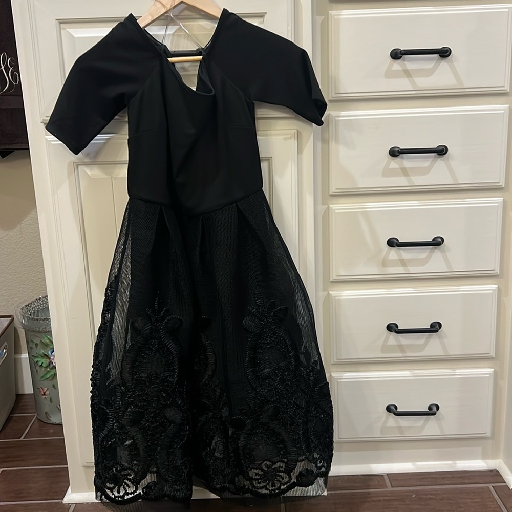 Beautiful Gianni Bini mid length formal dress. Size medium